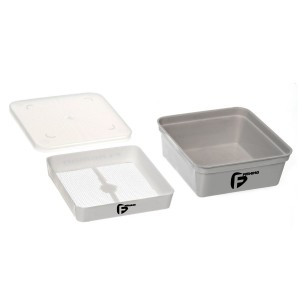 F-FISHING Коробка для наживки+сито+крышка Made in Italy 13.5х13.5х5.5см